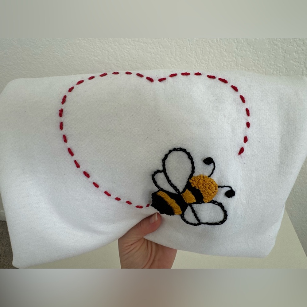 Hand Embroidered Bee Sweatshirt One of a Kind Women’s Size M - Picture 6 of 6